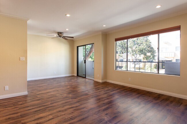 Building Photo - West Hollywood condo