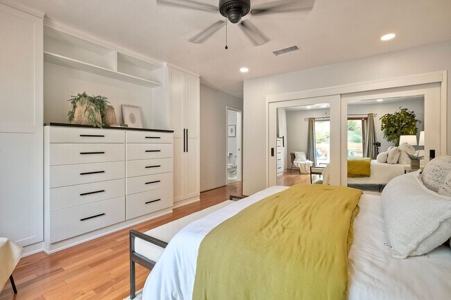 Building Photo - Charming 4-Bedroom Home in Bay Park — Move-In Special!!!