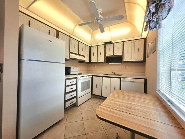 Building Photo - 719 Flanders Dr