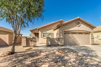 Building Photo - Bright Open Living & a Patio Perfect for Relaxing!