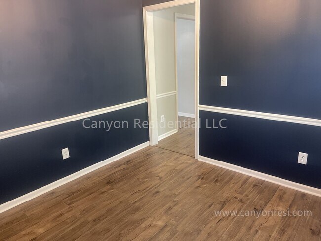 Building Photo - Beautiful 3b Room!Move in ready!