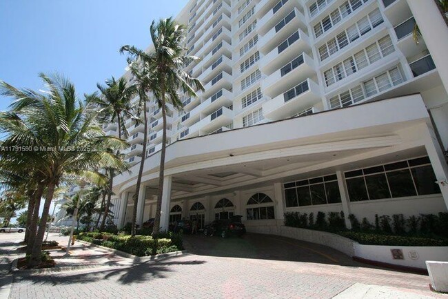 Primary Photo - 100 Lincoln Rd