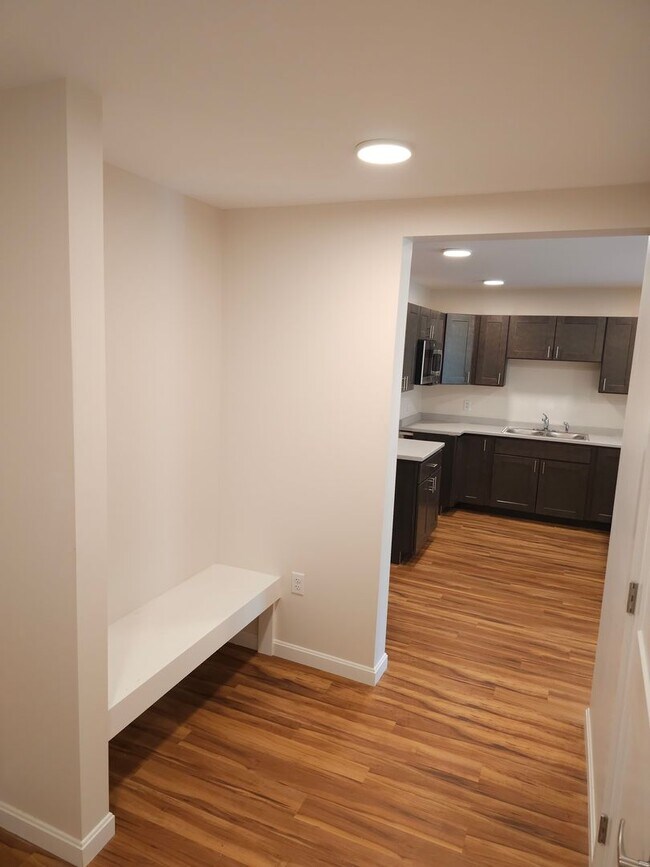 Building Photo - Village at Autumn Pond II: Corner 2 Bedroo...
