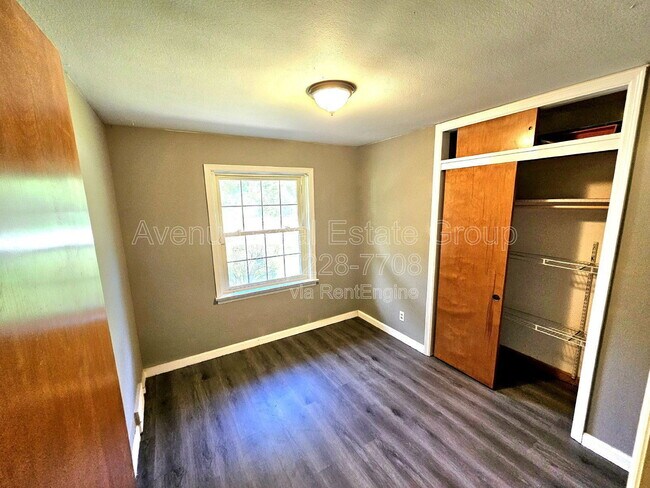 Building Photo - 1130 Forest Home Dr