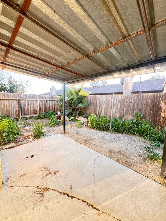 Building Photo - 7900 N Laurelglen Blvd