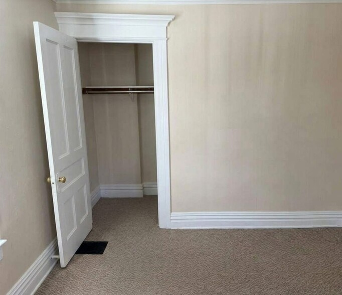 Building Photo - 901 W Main St