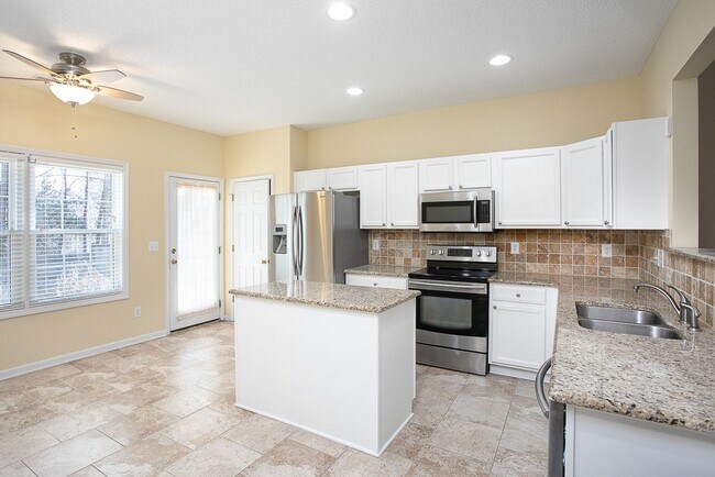 Building Photo - Ranch home in North Raleigh!