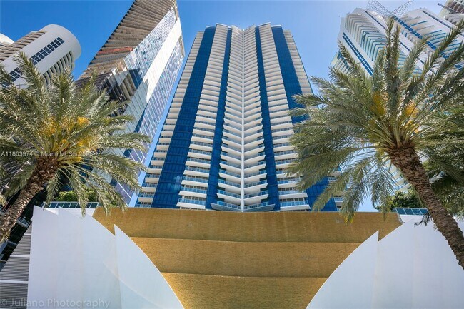 Building Photo - 17121 Collins Ave