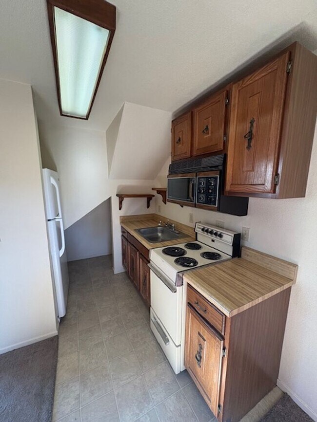 Building Photo - 1215-1219 Bond St