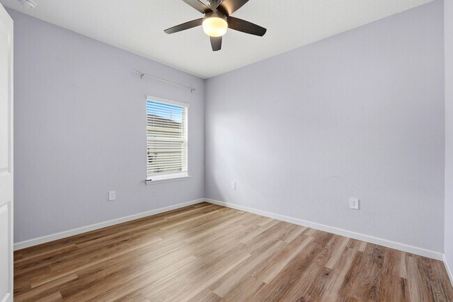 Building Photo - 13697 NW Convergence Blvd