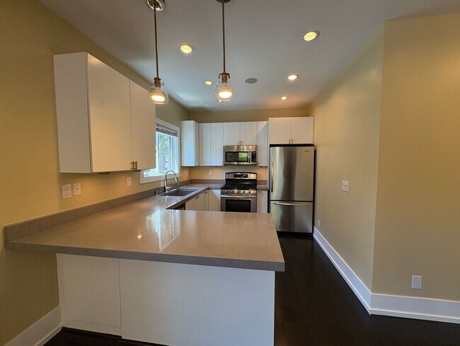 Building Photo - Fabulous Queen Anne Home!  Sunday June 14th from 3:00-4:00!