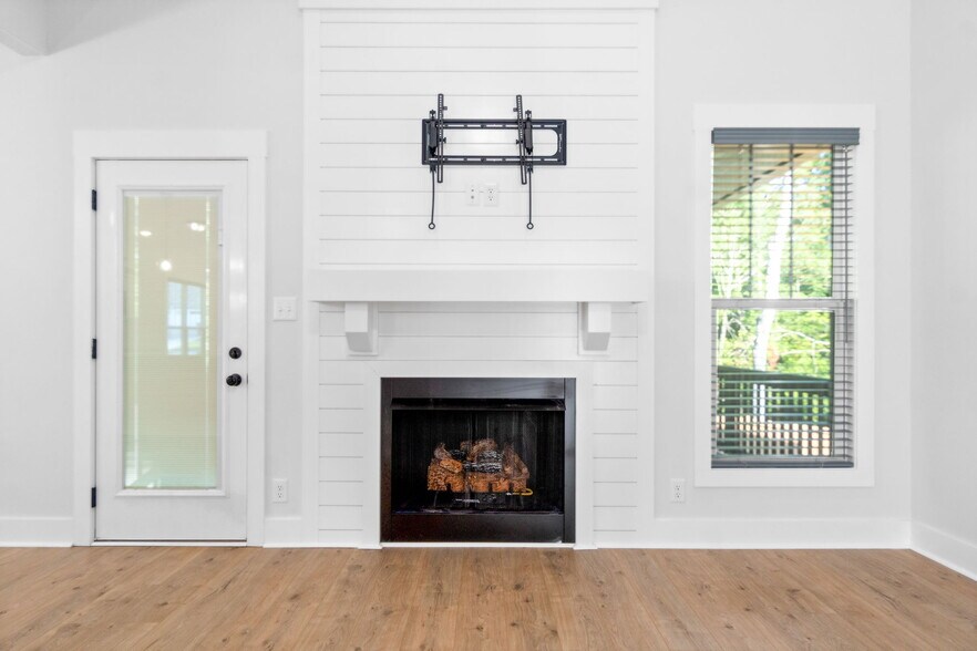 Building Photo - 1022 Brightwood Ct