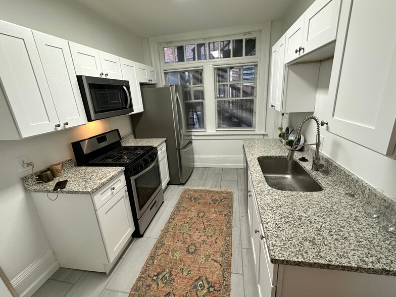 Building Photo - The Ivanhoe