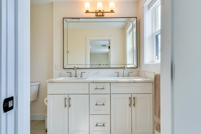 Building Photo - 30 Cate St