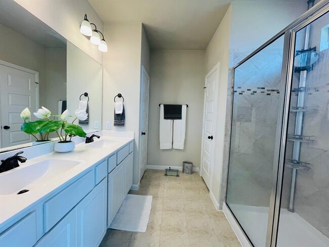 Building Photo - 7927 Tindarey Maple Trace