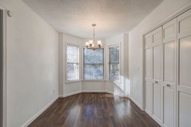 Building Photo - 212 Running Deer Dr