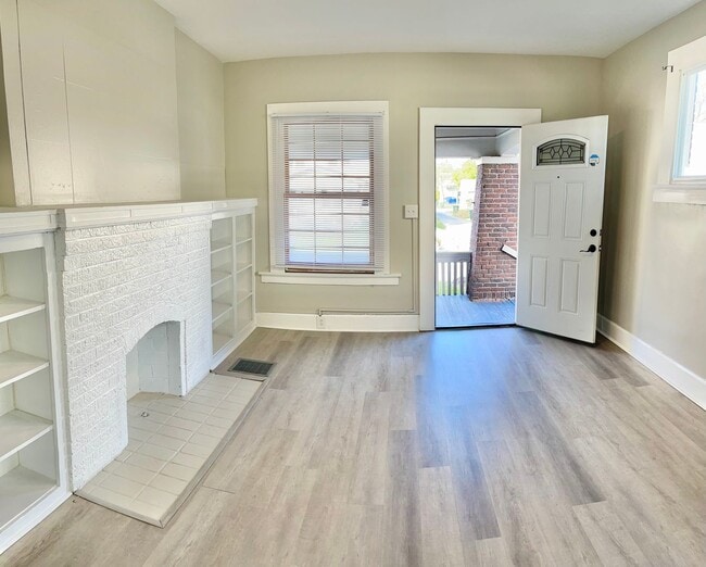 Building Photo - 918 Carpenter St