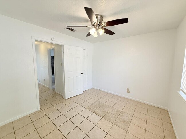 Building Photo - 206 Jason Dr