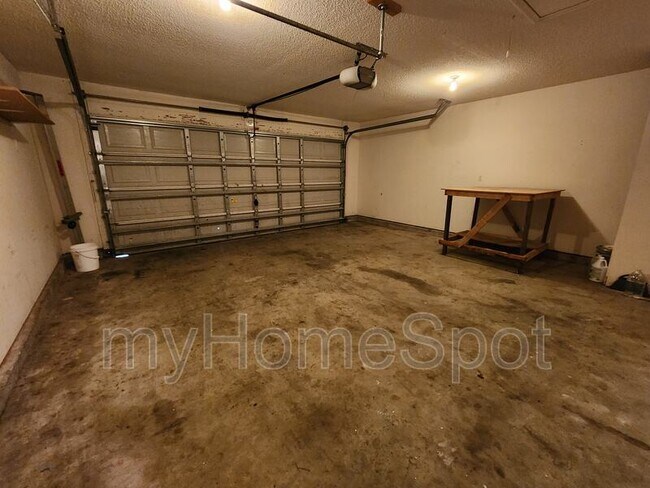 Building Photo - 2497 Redoubt Ave
