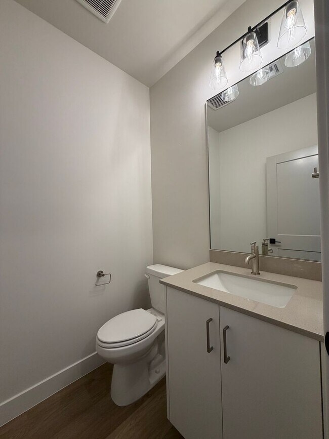 Building Photo - BRAND NEW TOWNHOME FOR RENT BY CRIMSON CLIFFS!