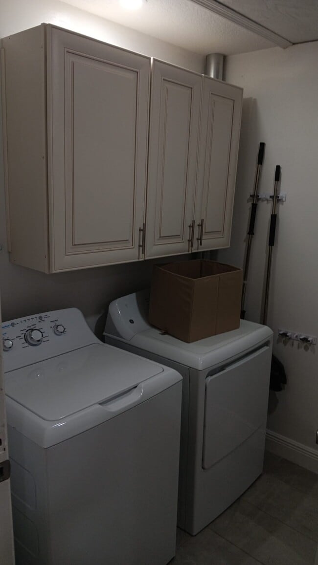 Main house - Laundry - 3071 Simpson Rd