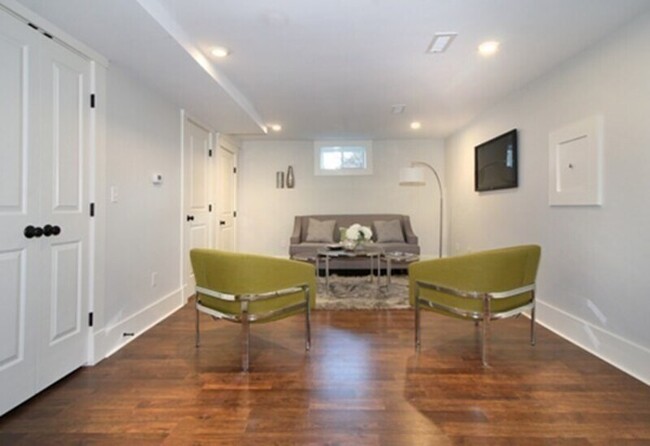Building Photo - 29 Bonair St