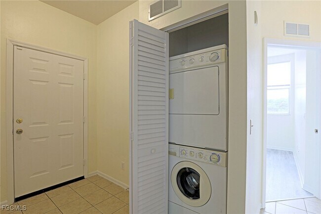 Building Photo - 4117 Bellasol Cir