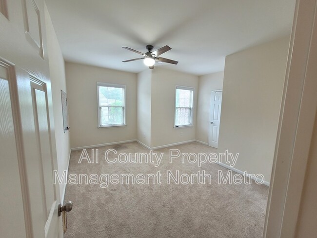Building Photo - 4808 Blue Elm Ln