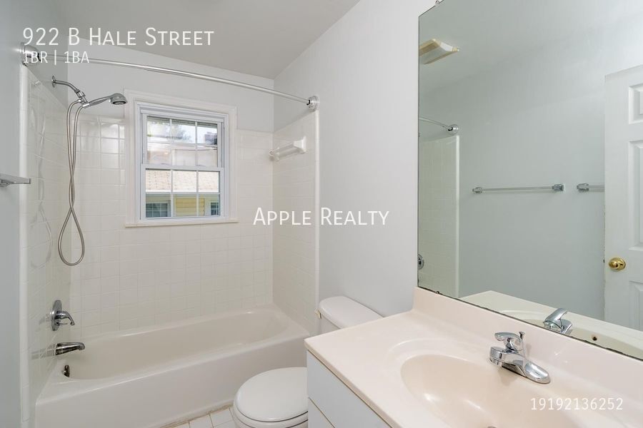 Building Photo - 922 Hale St