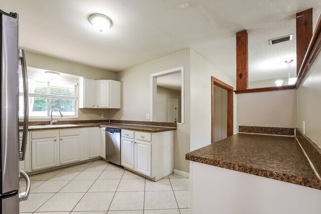 Building Photo - 208 12 League Cir