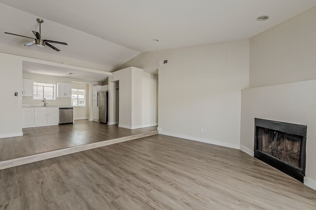 Building Photo - Fully Remodeled! 2 bed 2 bath Town-home in...