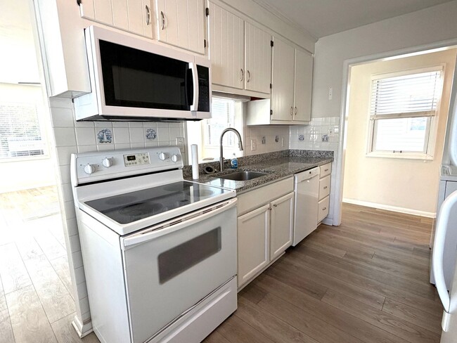 Building Photo - 4490 Lookout Rd