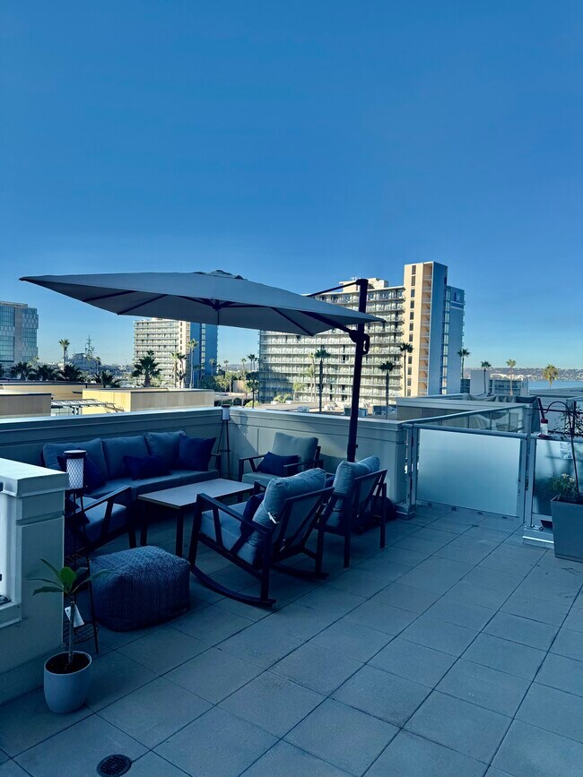 Building Photo - 1431 Pacific Hwy