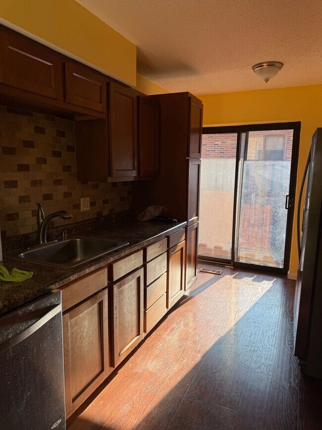 Building Photo - Grants Farm Condo!