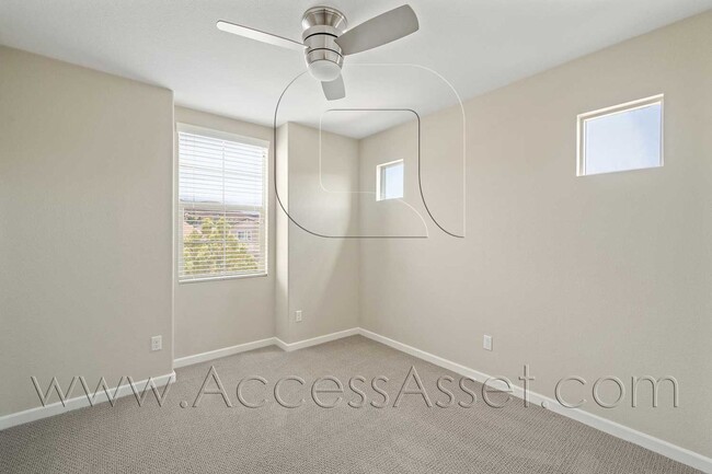 Building Photo - Stunning  Two-Story 4 Bed/3 Bath Home in B...
