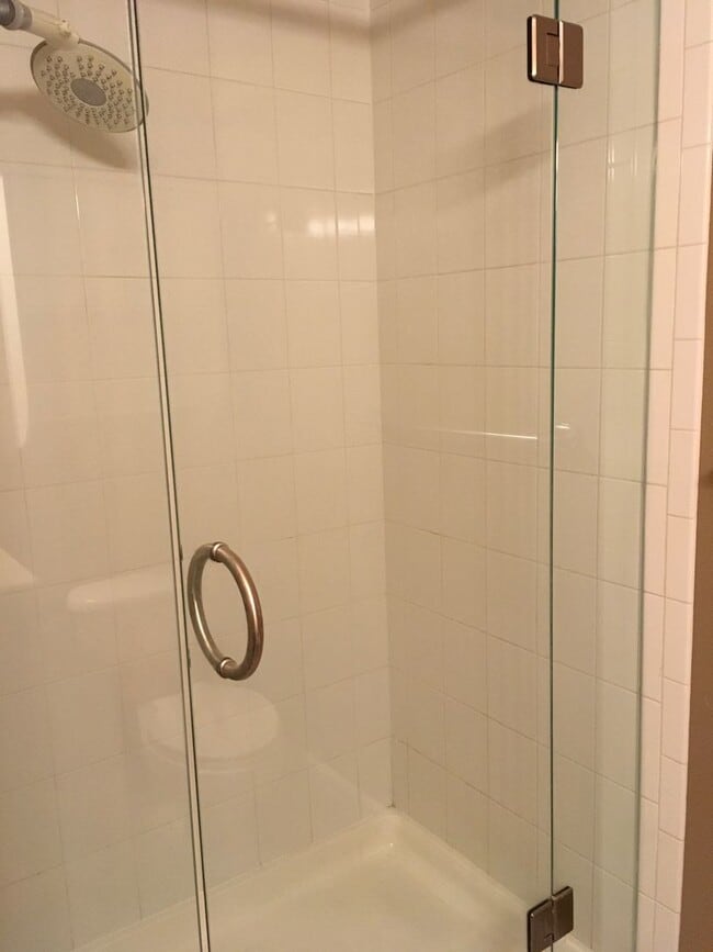 Building Photo - PET FRIENDLY 4 BEDROOM, 3 BATHROOM HOME WI...