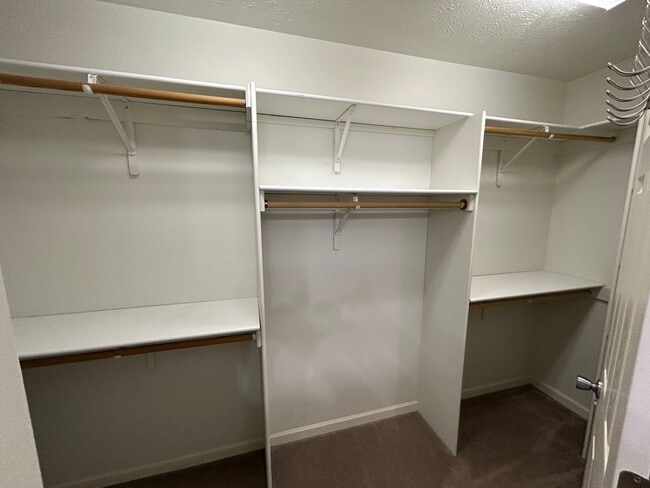Building Photo - Beautiful Townhome in the popular Vavrina ...