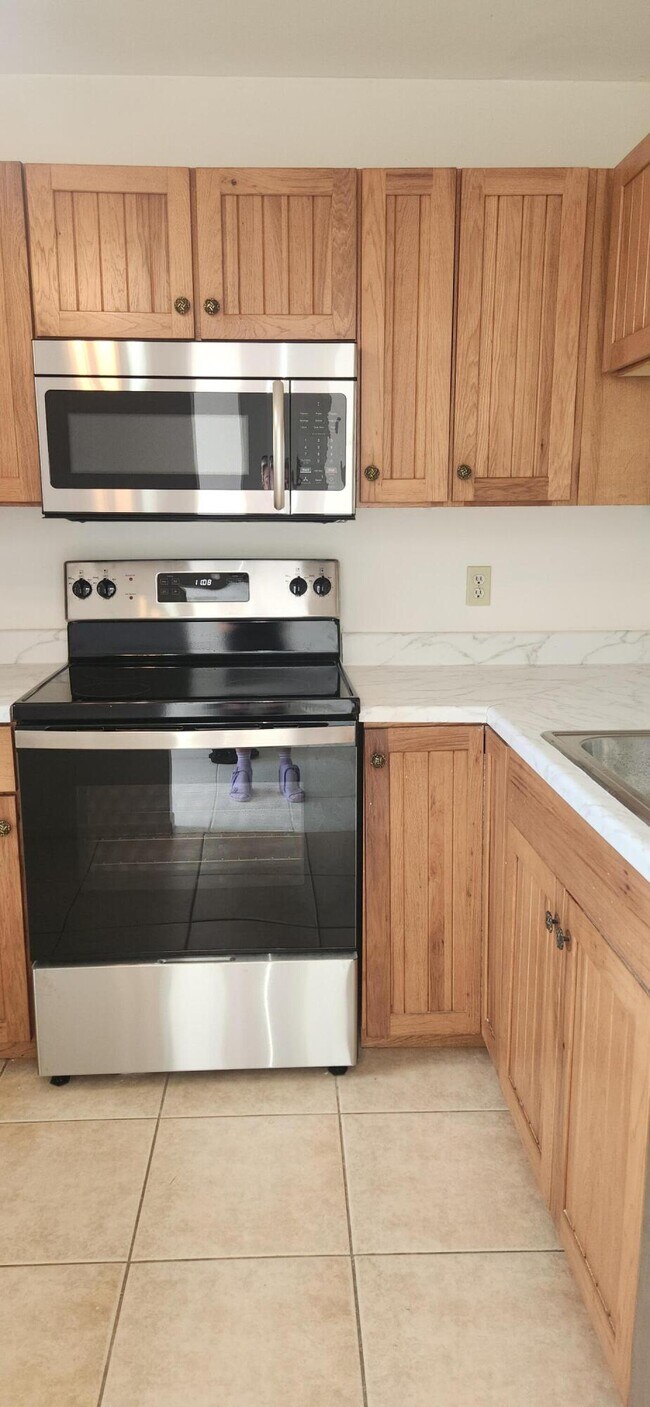 Building Photo - 6832 Palmetto Cir S