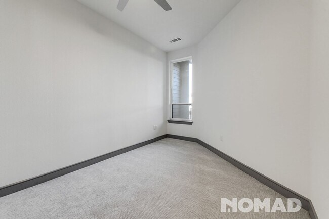 Building Photo - 1 Bedroom Condo in Carrollton