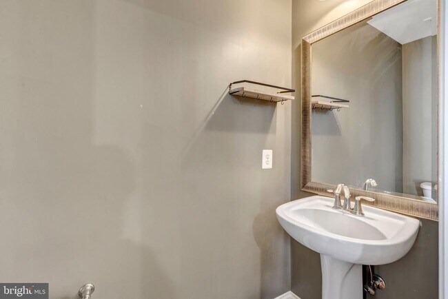 Building Photo - 6830 Hartzell Hill Ln