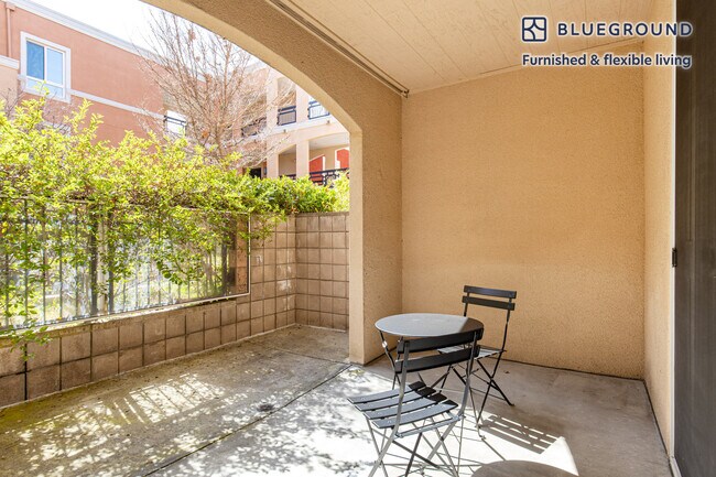 Building Photo - 295 E Evelyn Ave