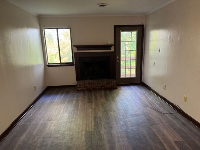 Building Photo - 201 Shipman Rd