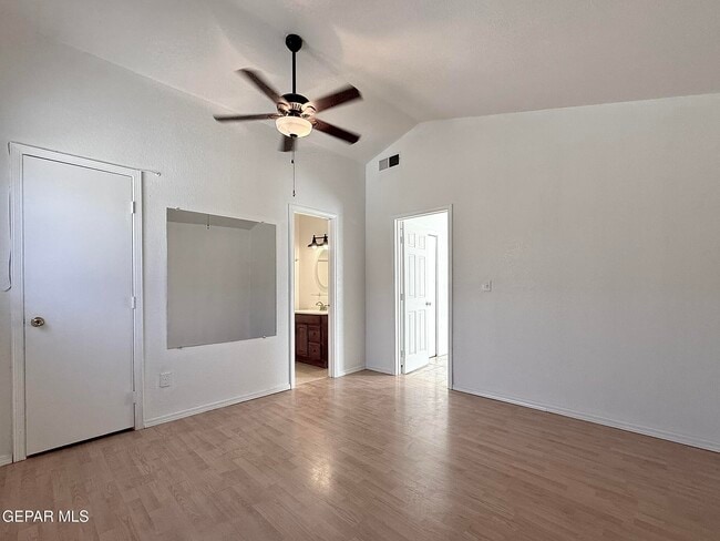 Building Photo - 13373 Greendale