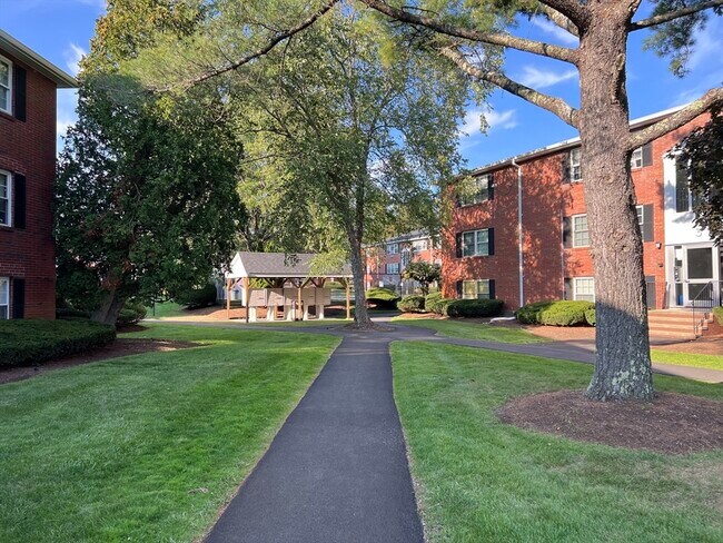 Building Photo - 4 Tara Dr