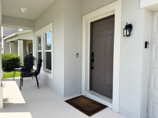 Building Photo - 1659 Chatsworth Cir