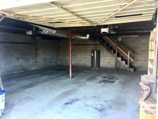 Building Photo - 810 Davis Dr