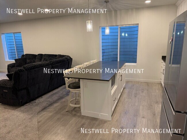 Building Photo - 3848 Safflower Dr