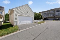 Building Photo - 4 Bed, 4.5 Bath Single Family Home in Clar...