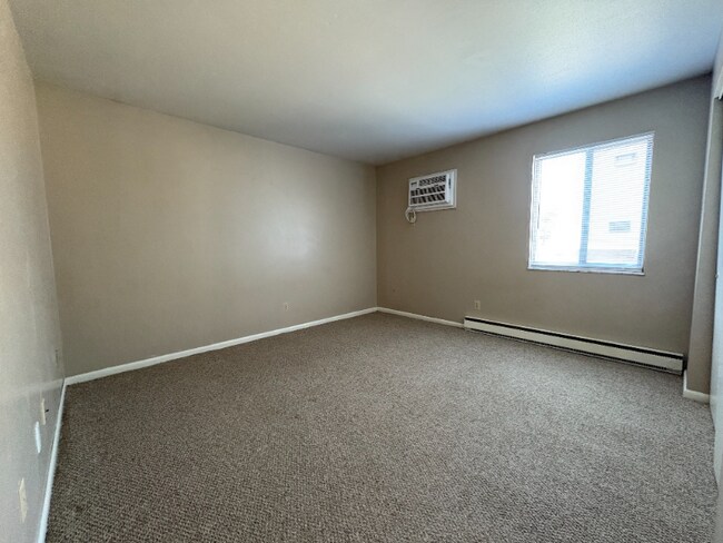 Building Photo - 1510 Spruce Ave