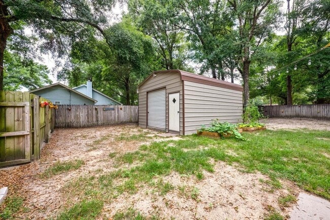 Building Photo - 202 Brittany Ln